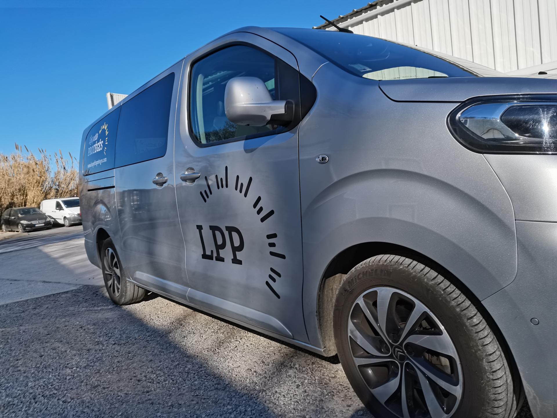 Covering automobile sur un véhicule utilitaire à Castelnau-le-Lez