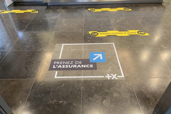 Pose de signalétique adhésive pour entreprises