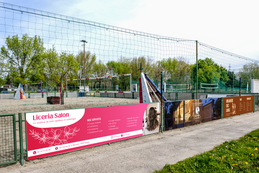 panneaux publicitaires de bord de stade